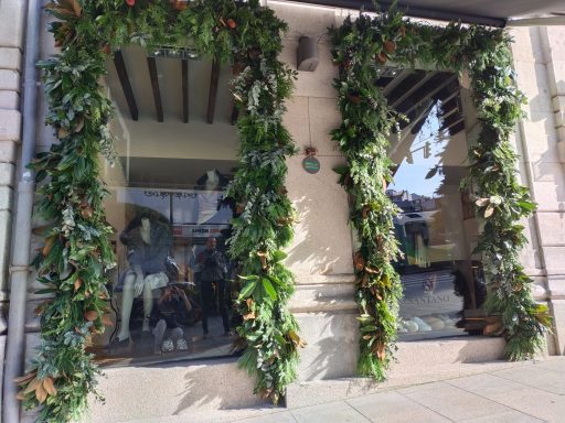 Decoración navideña exterior en Santano Moda de Vigo 2023/24