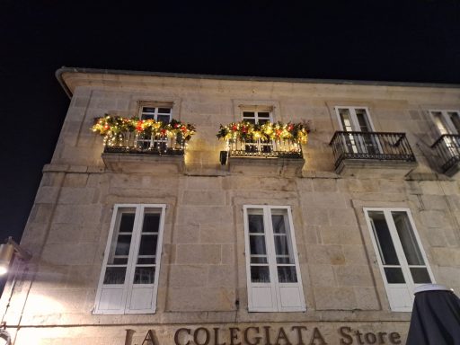 Balcones sobre la Tapería Stefany