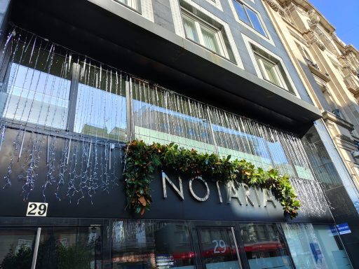 Fachada de la Notaria Monica Alba en García Barbón Vigo 2022/23