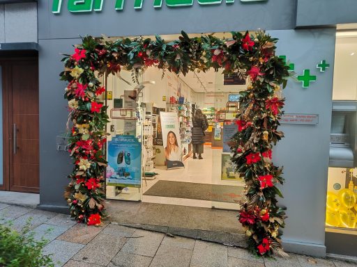 Decoración de la Farmacia Bustillo Mateo