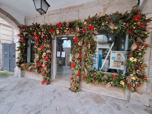 Decoración navideña Farmacia Los Soportales en Porriño, premio 2023/24